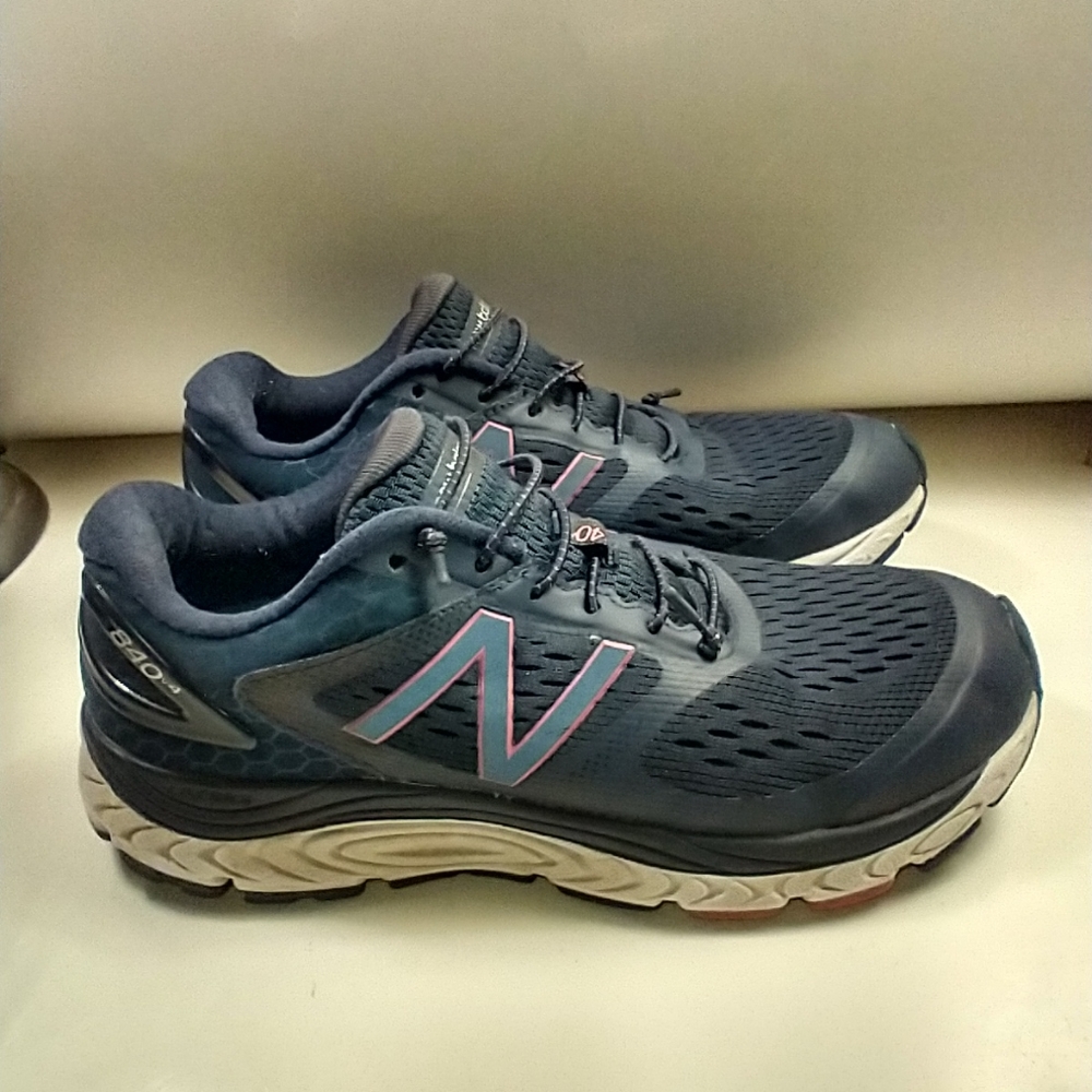 New Balance 840v4 Running Shoes Women's sz 8(2A)